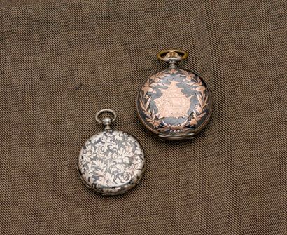 null 
Lot comprising :



- Soap pocket watch in silver (800 thousandths) n°15459...