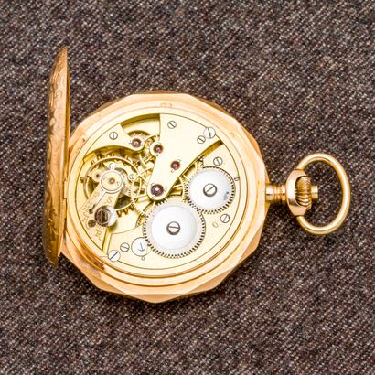TAVANNES Montre de poche savonnette chronographe en or jaune 18 carats (750 millièmes)...