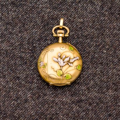 null 18-carat (750 thousandths) yellow gold necklace watch, circa 1900. The back...