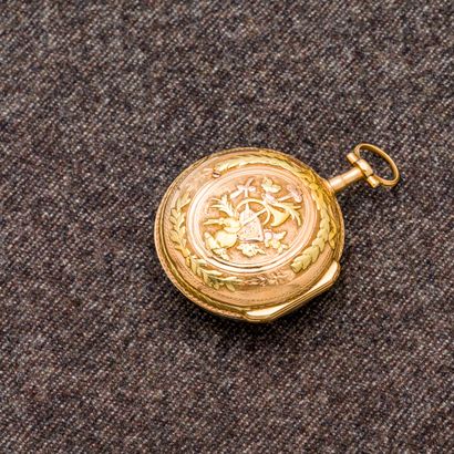 VAUCHEZ À PARIS, LATE 17TH CENTURY

Pocket watch in 18-carat three-tone gold (750...
