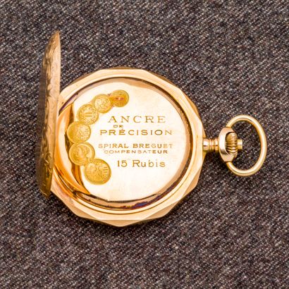 TAVANNES Montre de poche savonnette chronographe en or jaune 18 carats (750 millièmes)...