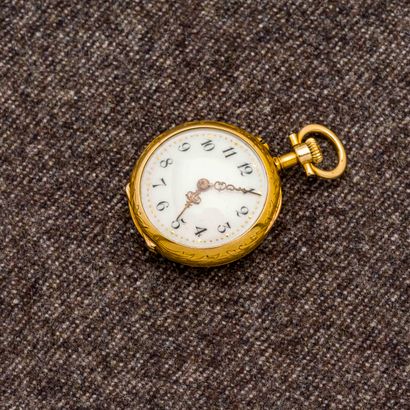 null 18-carat (750 thousandths) yellow gold necklace watch, circa 1900. The back...