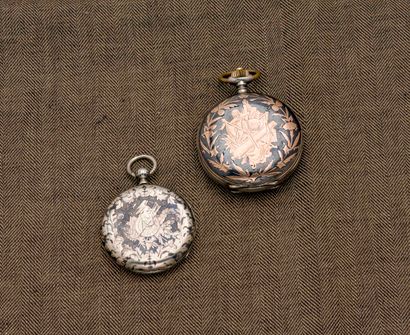 null 
Lot comprising :



- Soap pocket watch in silver (800 thousandths) n°15459...