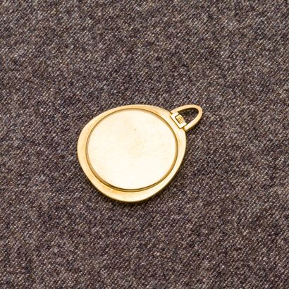 EBEL Pocket watch in 18K yellow gold (750 thousandths) oval shape. The bezel has...