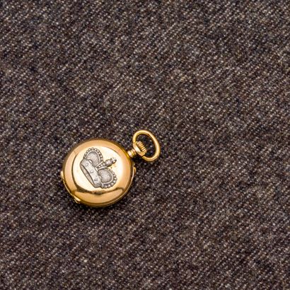 null Petite montre de col en or jaune 18 carats (750 millièmes) à décor d'une couronne...