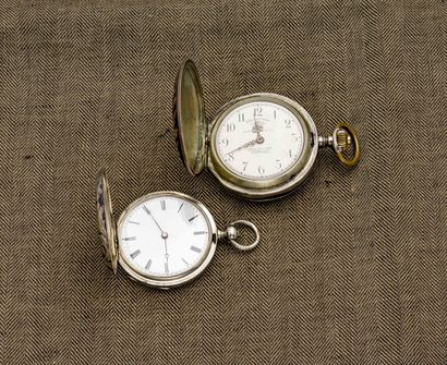 null 
Lot comprising :



- Soap pocket watch in silver (800 thousandths) n°15459...