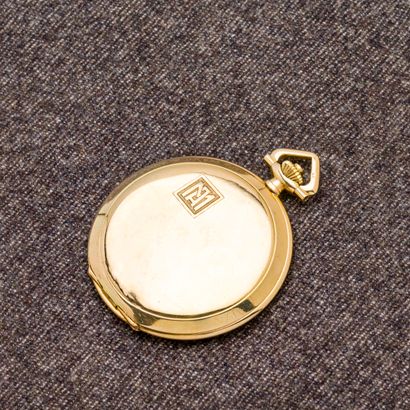LONGINES Montre de poche savonnette en or jaune 18 carats (750 millièmes) à décor...