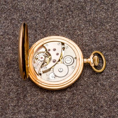 null Pocket watch in 14-carat (585 thousandths) pink gold with guilloché and numeral...