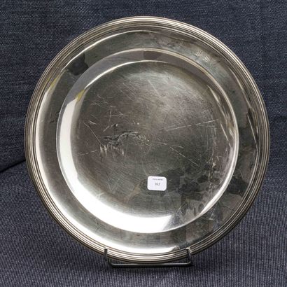null Round silver dish (950 thousandths) with a contoured net rim and a figured decoration

Punch...