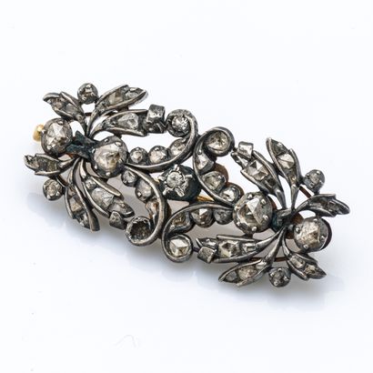 null 
Brooch in silver (800 thousandths) and 18-carat yellow gold (750 thousandths)...