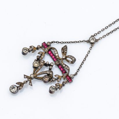 null Silver necklace (800 thousandths) holding an articulated motif with openwork...