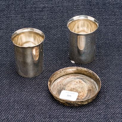 HERMES Silver lot (925 thousandths) including two liqueur glasses (H. 5 cm) and a...