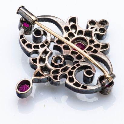 null Brooch in silver (800 thousandths) and 18-carat white gold (750 thousandths)...