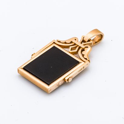 null Swivel pendant in 18 karat yellow gold (750 thousandths) adorned with an agate...