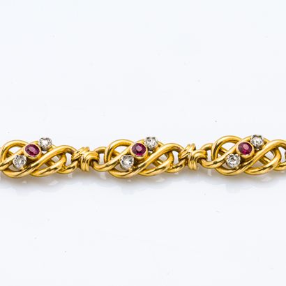 null Bracelet en or jaune 18 carats (750 millièmes) orné de neuf maillons en nœud...