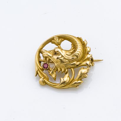 null 18 karat (750 thousandths) yellow gold brooch in round shape stylizing a dragon...