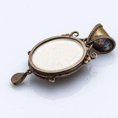 null Souvenir metal pendant, decorated with a polychrome micro-mosaic depicting a...