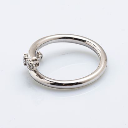 null 18 karat (750 thousandths) white gold ring for you and me, set with three diamonds...