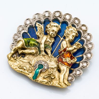 null 18 karat (750 thousandths) yellow gold pendant made of a peacock-shaped plate...
