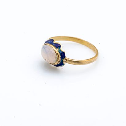 null 18 karat (750 thousandths) yellow gold ring set with an opal surrounded by a...