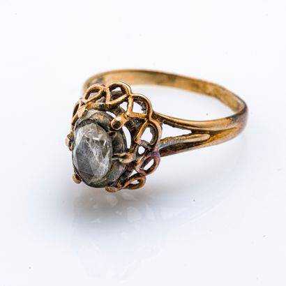 null 18 karat (750 thousandths) yellow gold lace ring set with a rose-cut diamond...