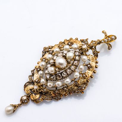 null Broche-pendentif en or jaune 18 carats (750 millièmes) retenant en son centre...