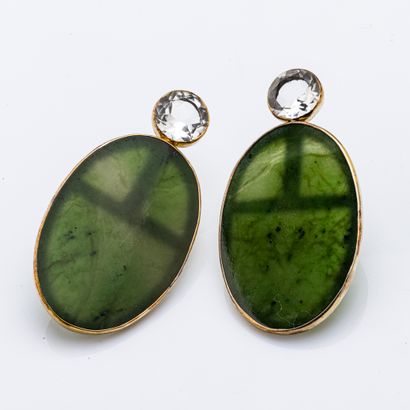 null Pair of gold-plated metal earrings set with oval plates of nephrite jade and...