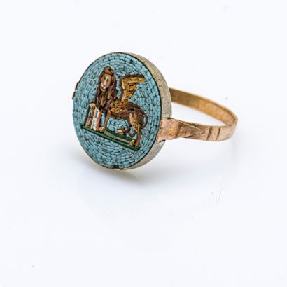 null 
Ring in 18 karat yellow gold (750 thousandths) and metal adorned with a micro-mosaic...