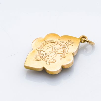null Polylobé pendant in 18k yellow gold (750 thousandths) enhanced with a micro-mosaic...