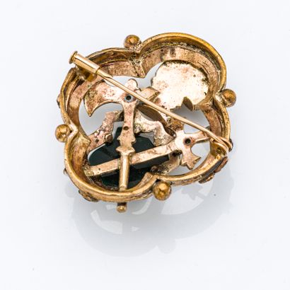 null 
Brooch in 18K yellow gold (750 thousandths) and silver (800 thousandths) with...