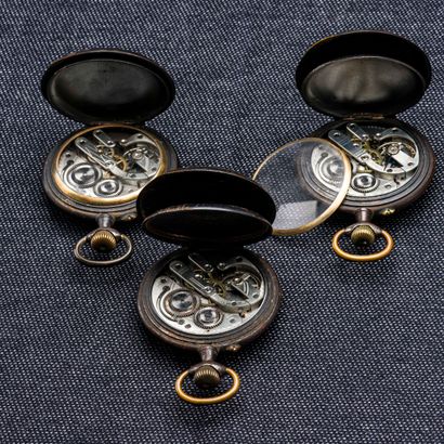 null Set of three blackened steel Regulator pocket watches. Late 19th century. (accidents...