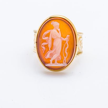 null 18K yellow gold ring set with a cornelian cameo featuring Artemis.

Finger size:...