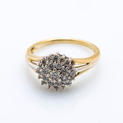 null Bague en or jaune 18 carats (750 millièmes) ornée de diamants taillés en brillant...