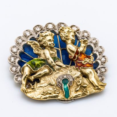 null 18 karat (750 thousandths) yellow gold pendant made of a peacock-shaped plate...