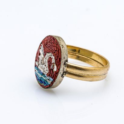 null 
Ring in 18 carat (750 thousandths) yellow gold and metal adorned with a micro-mosaic...