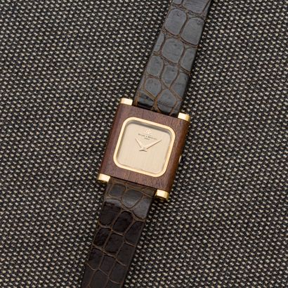 BAUME & MERCIER Rectangular wristwatch in 18-carat yellow gold (750 thousandths)....