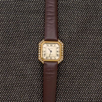 null CAMBOUR, vers 1980

Montre bracelet de dame en or jaune 18 carats (750 millièmes)....
