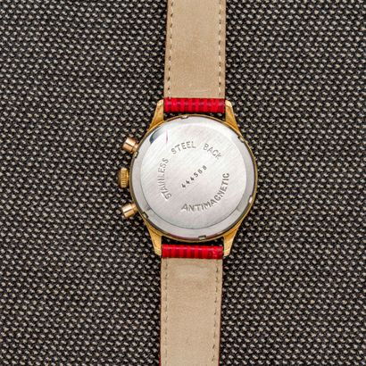 null ASTREE WATCH, vers 1960 

Montre bracelet chronographe en métal doré. Le cadran...