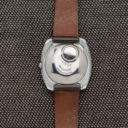 null TIMEX - Electric 

Bacelet watch in steel, square case with clip-on back. The...