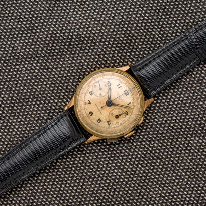 null CHRONOGRAPHE SUISSE 

Montre bracelet chronographe en or jaune 18 carats (750...