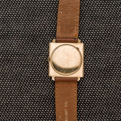 RADIANT, vers 1950 Montre bracelet en or rose 9 carats (375 millièmes) à boitier...