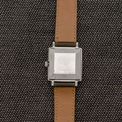 null GIRARD PERREGAUX - Gyromatic 

Square steel bracelet watch with clip-on back....