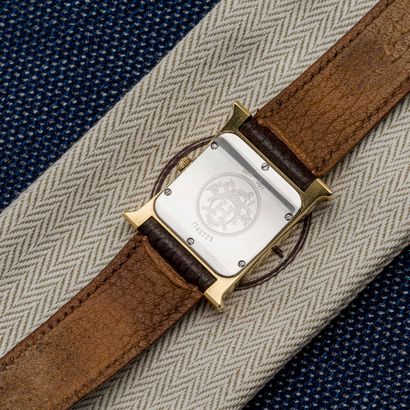 HERMES - Heure H - n°HH1.510/1145725. Watch in gold-plated steel, white dial, Arabic...
