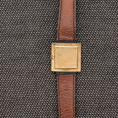 MELLERIO Square ladies' wristwatch in 18K yellow gold (750 thousandths). Brushed...