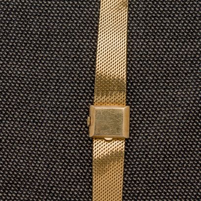 PATEK PHILIPPE, vers 1970 Montre bracelet de dame tout or jaune 18 carats (750 millièmes),...