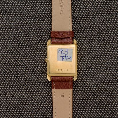 LONGINES Rectangular wristwatch in 18-carat yellow gold (750 thousandths). The dial...