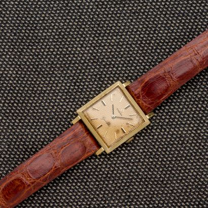 OMEGA Square wristwatch in 18K yellow gold (750 thousandths). Gold dial decorated...