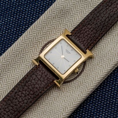 HERMES - Heure H - n°HH1.510/1145725. Watch in gold-plated steel, white dial, Arabic...