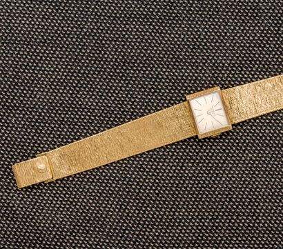 PATEK PHILIPPE, vers 1970 Montre bracelet de dame tout or jaune 18 carats (750 millièmes),...