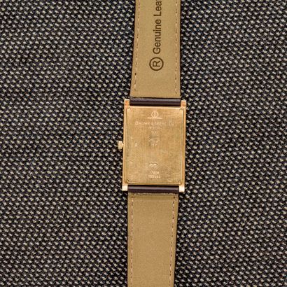 null BALSAM AND MERCIER

Rectangular wristwatch in 18-carat gold (750 thousandths)....